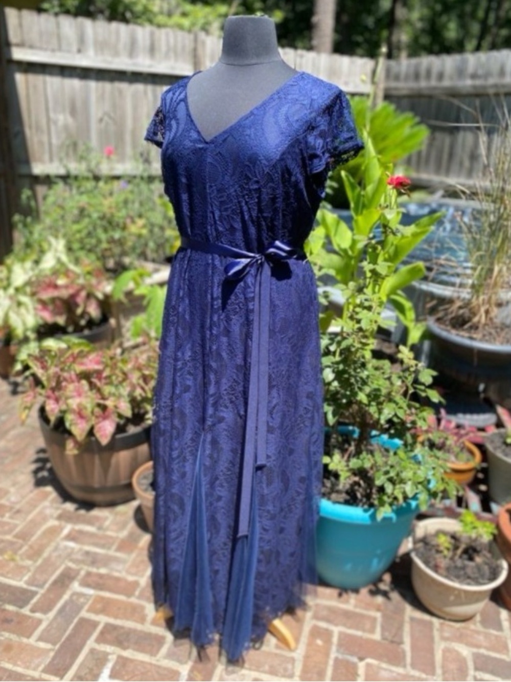 Navy Blue Lace V-Neck Maxi Evening Gown Dress with Satin Waist Tie 22/24 - Picture 4 of 10